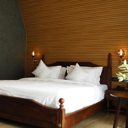 Leela'S 7Th Heaven Resort & Spa Trikunnapuzha Экстерьер фото