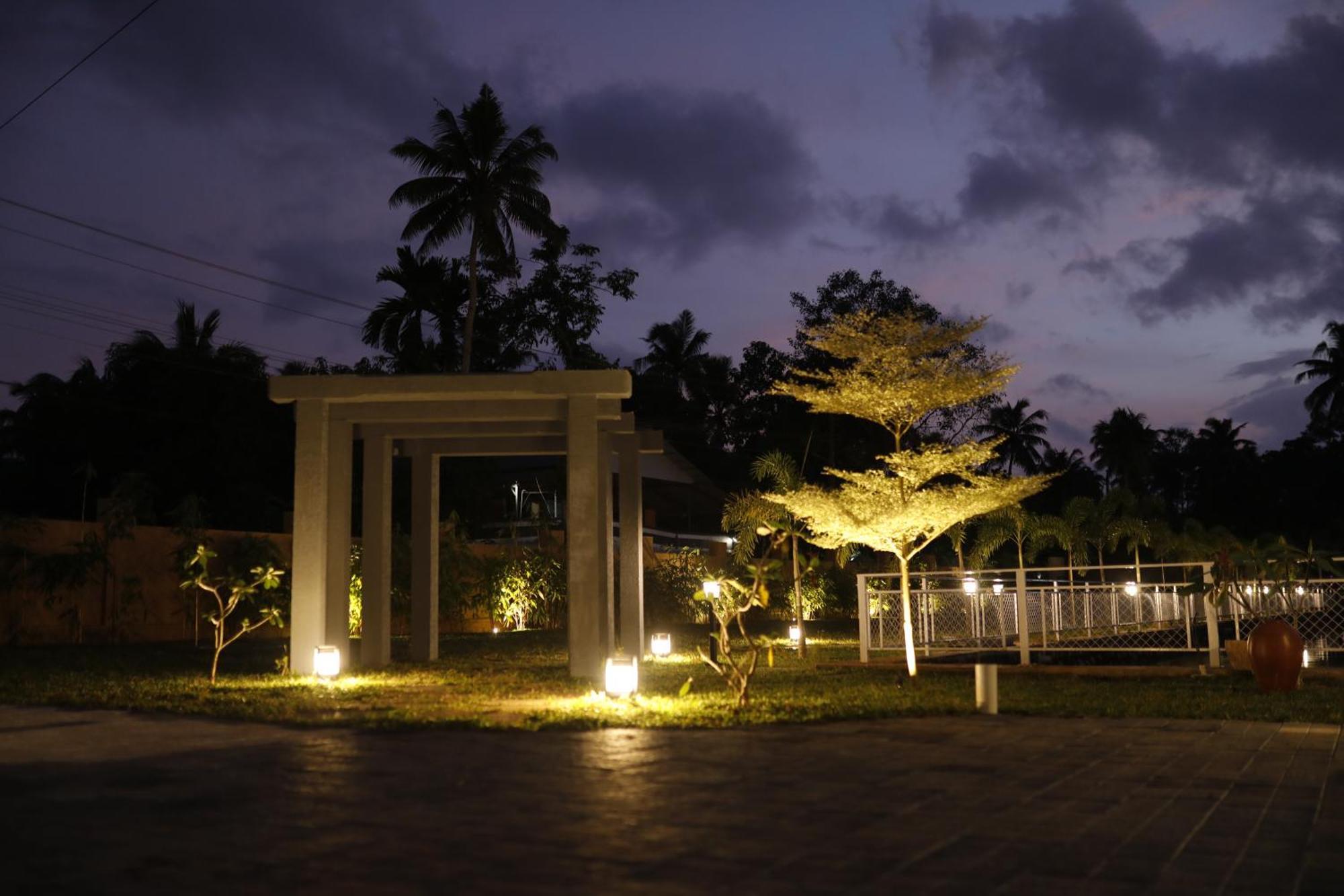 Leela'S 7Th Heaven Resort & Spa Trikunnapuzha Экстерьер фото